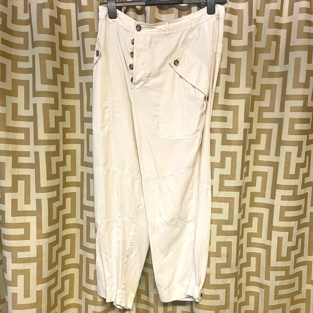 Cream colored capri pants.
